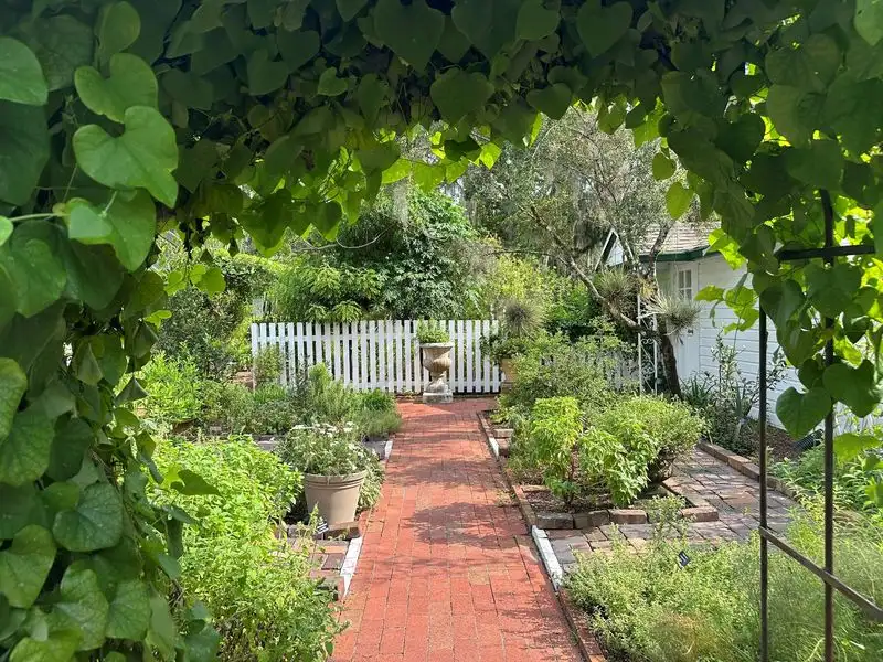 Edible Herb Beds at Leu Gardens