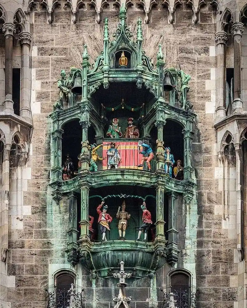 Glockenspiel at Marienplatz