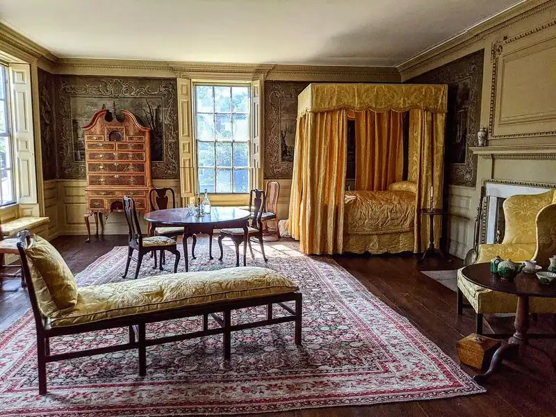 Tour the Jeremiah Lee Mansion