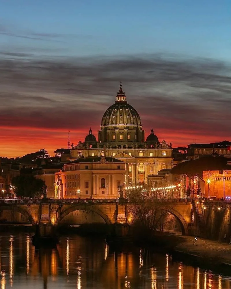 Sit by the Tiber at night