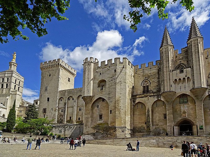 Explore Palais des Papes