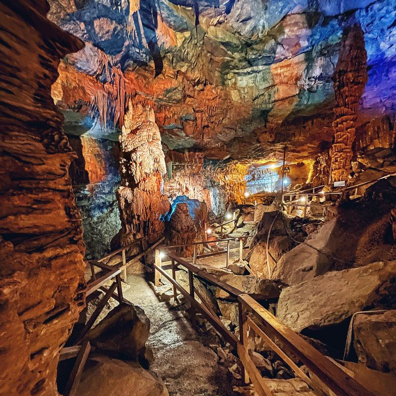 Lost World Caverns