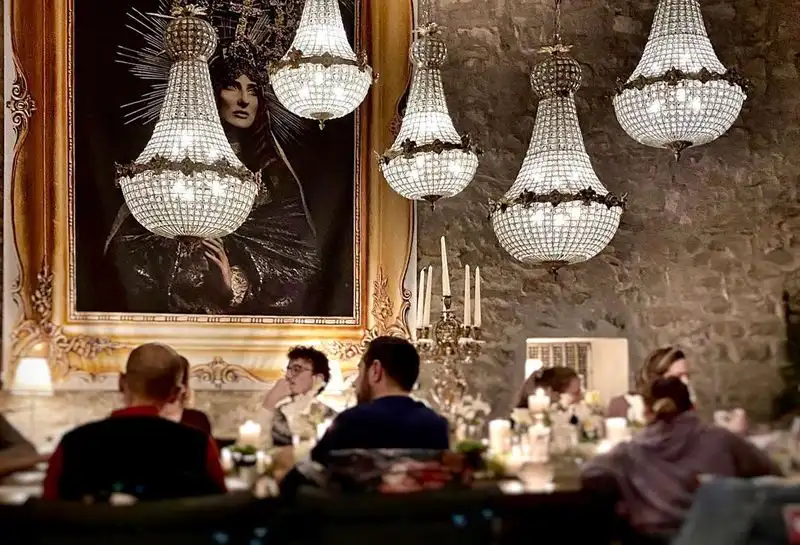 Dine Inside the Walls