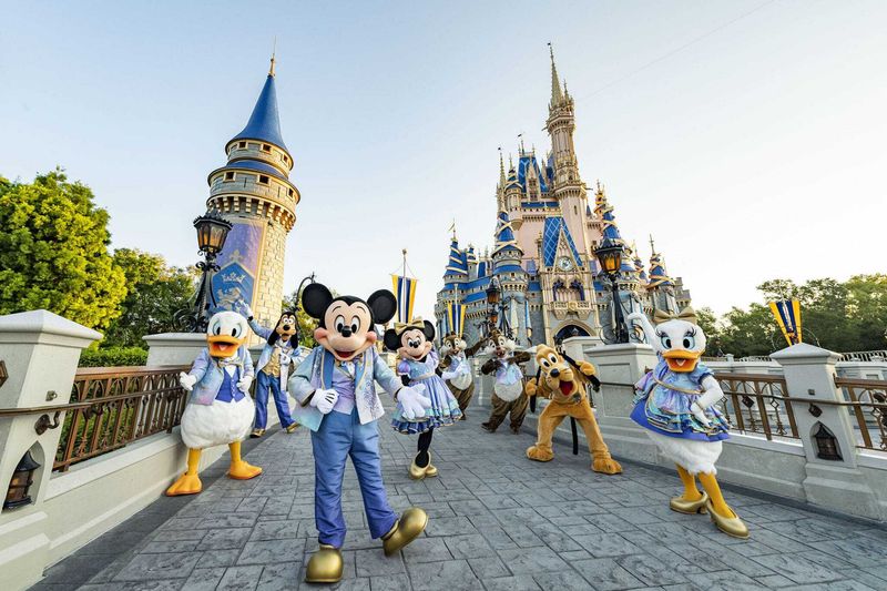 Join a Free Resort Tour or Scavenger Hunt