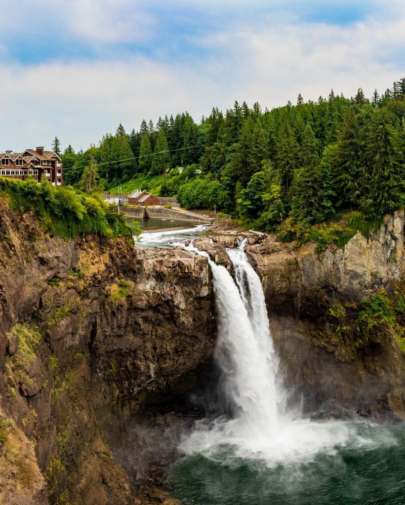 Snoqualmie Falls – Fern-Covered Trails and Mossy Woods