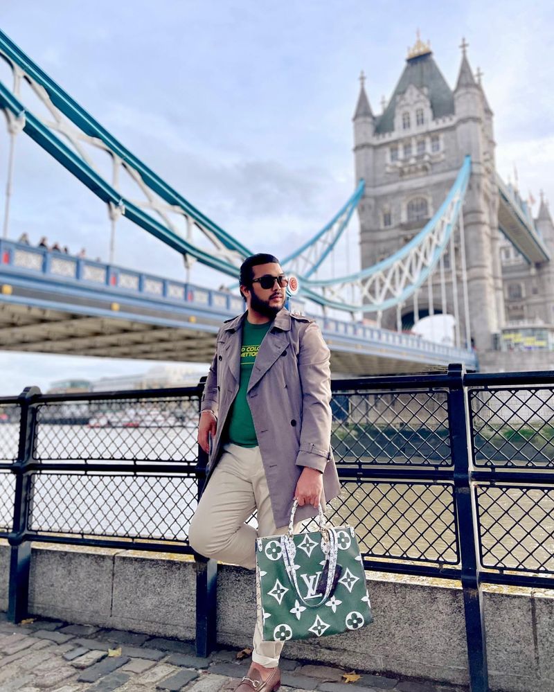 You’re Wearing Bright, Casual Clothing in Cities Known for Chic Fashion