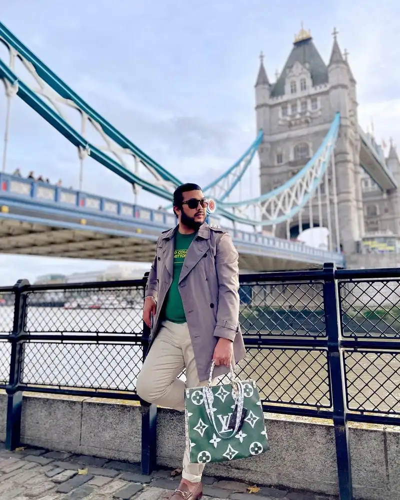 You’re Wearing Bright, Casual Clothing in Cities Known for Chic Fashion
