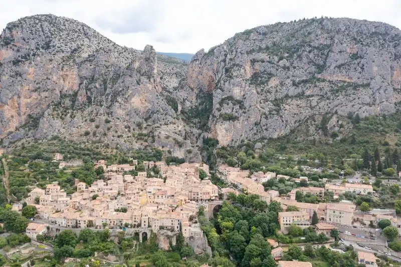 Moustiers-Sainte-Marie (Provence-Alpes-Côte d’Azur)