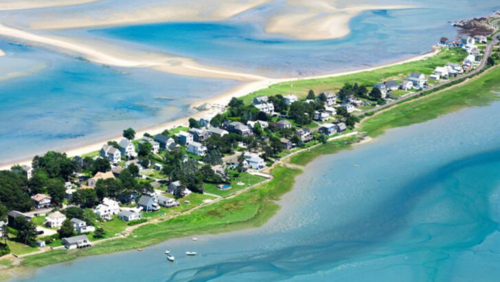 A Small Maine City Where Beach Days and Great Food Go Hand in Hand
