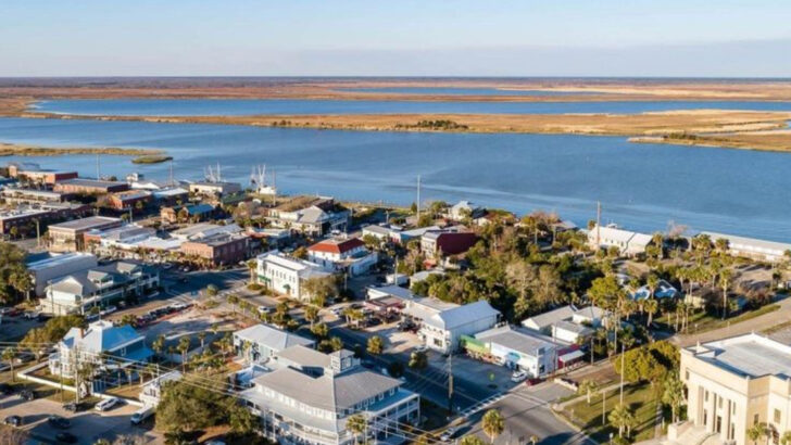 This Florida Panhandle Beach Town Has Seafood That Rivals Key West (With Half the Crowds)