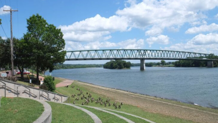9 Historic Towns Along the Ohio River That Deserve More Attention