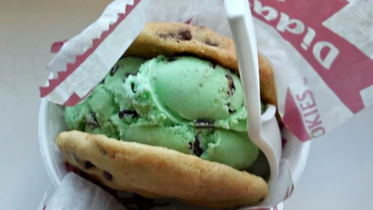 10 Ice Cream Sandwich Spots in Los Angeles That Are Absolutely Ridiculous