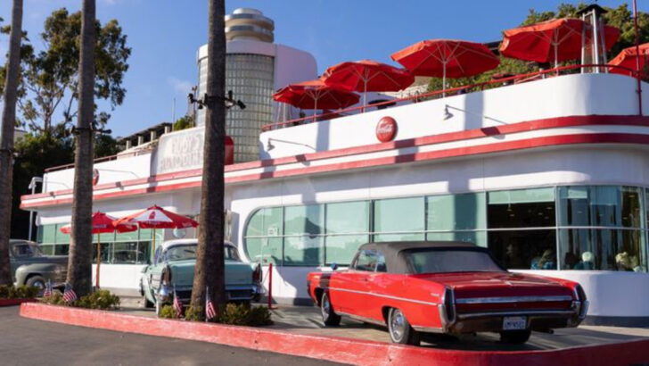 12 California Drive-Ins Where Burgers And Shakes Never Go Out Of Style
