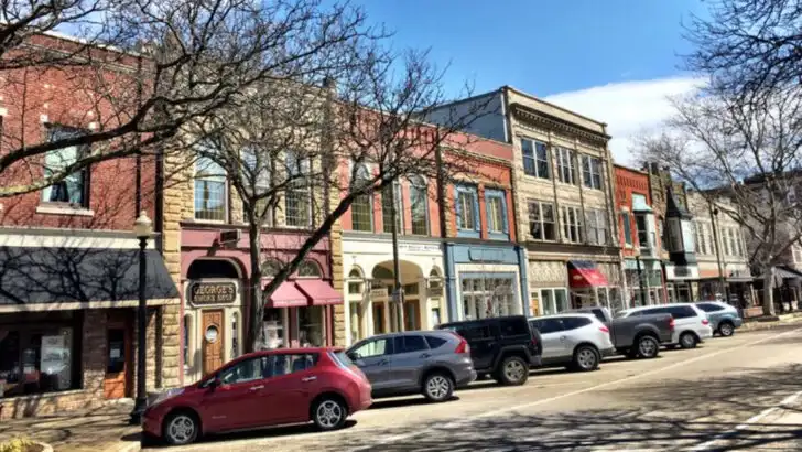 12 Midwest towns perfect for a back-to-school family weekend escape