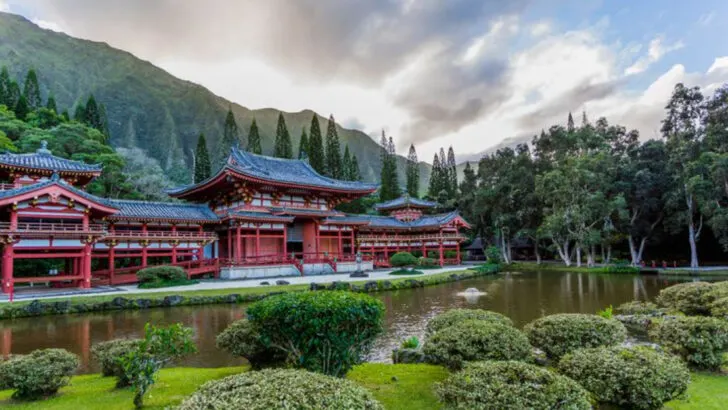 13 iconic Hawaiian landmarks worth the trip