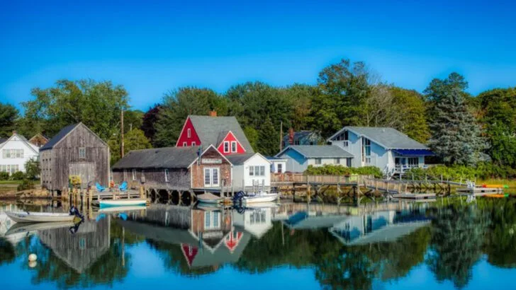 14 small New England towns that look their best in September