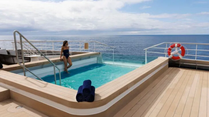 14 things cruise ship staff immediately notice about passengers