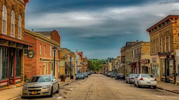 16 Midwestern Towns That Are Way More Charming Than You’d Think