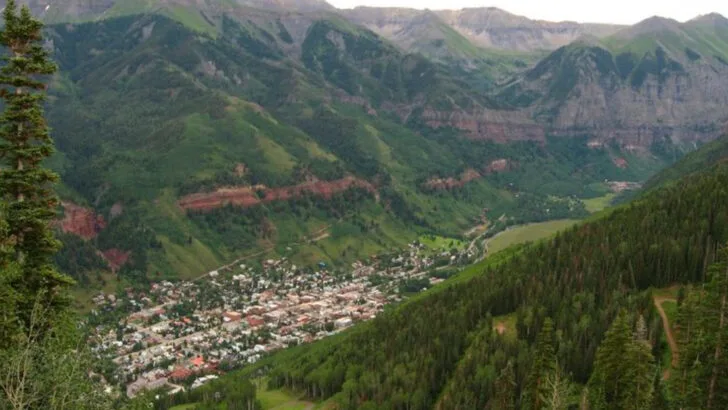 16 mountain towns in the Rockies that look their best in the fall