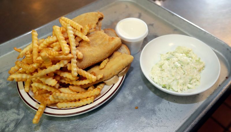 Redwood Inn – Green Bay