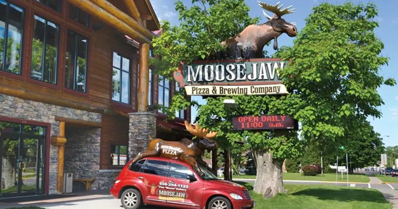 Moosejaw Pizza & Dells Brewing Co.
