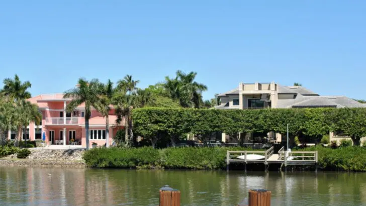 America’s wealthiest suburbs that are also vacation destinations