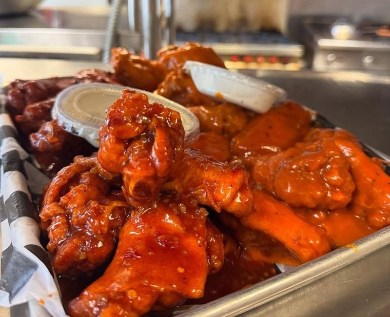 Wingnutz – New-School Crunch Meets Tradition