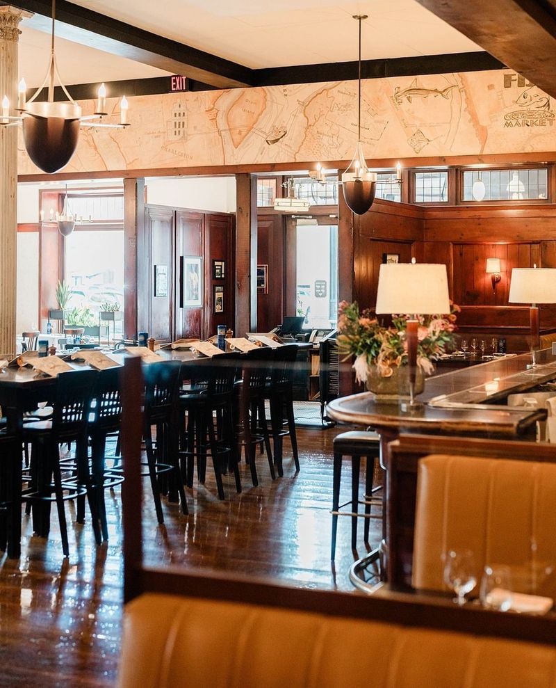 Hank’s Seafood Restaurant