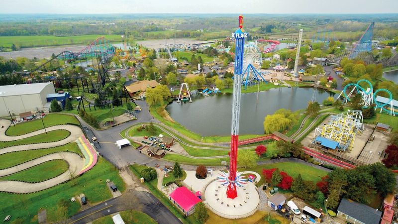 Darien Lake Theme Park – Rides, Slides & Live Shows