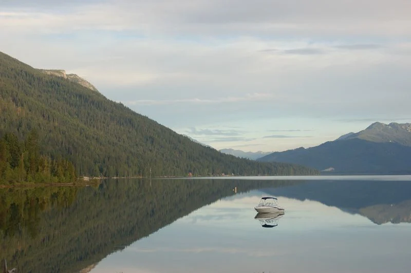 Kayaking and Paddleboarding on Lake Wenatchee