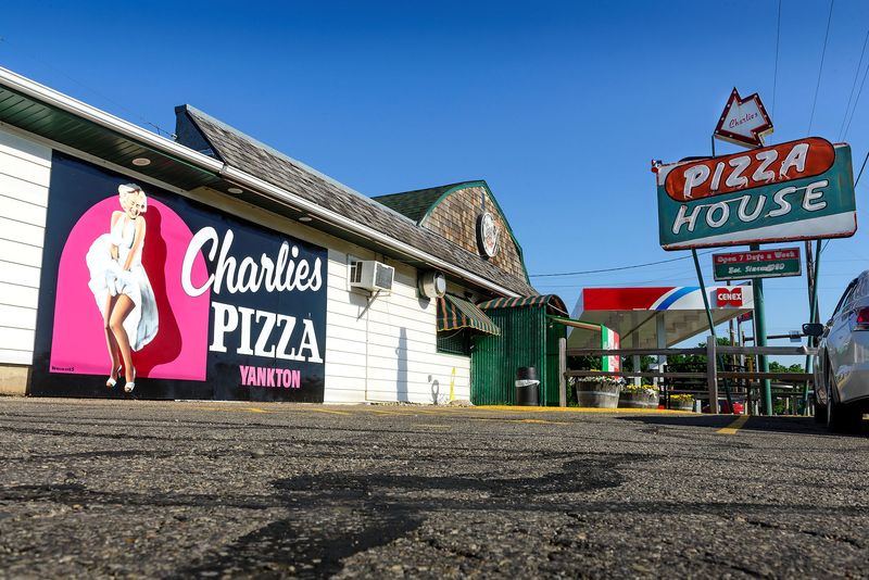 Charlie’s Pizza (Yankton, South Dakota)