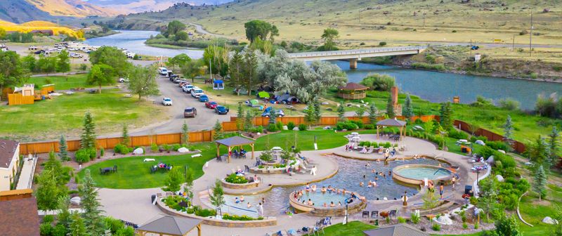 Yellowstone Hot Springs – Gardiner