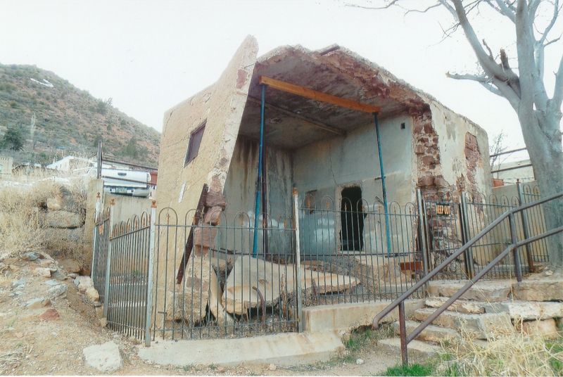 The Sliding Jail