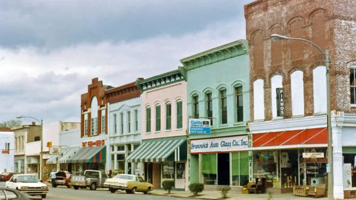 Georgia’s Low-Key Coastal Town That Opens The Door to the Golden Isles