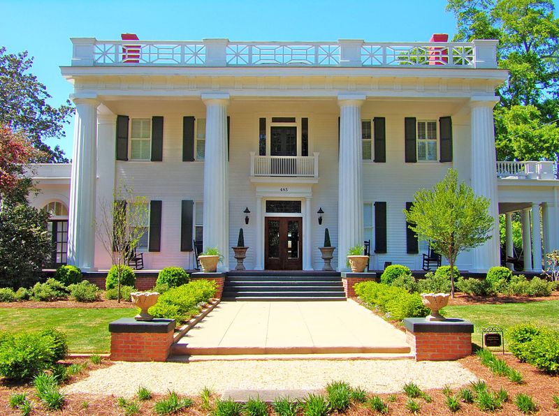 Take a Driving Tour of Antebellum Homes