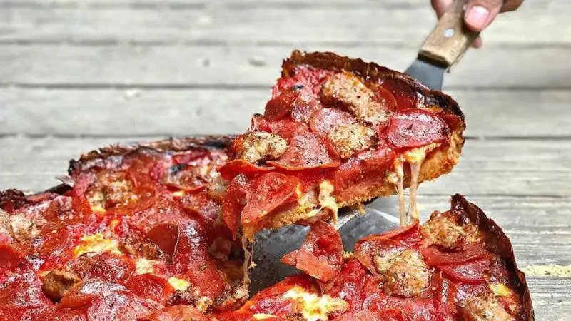 Pequod’s Pizza (Chicago, Illinois)