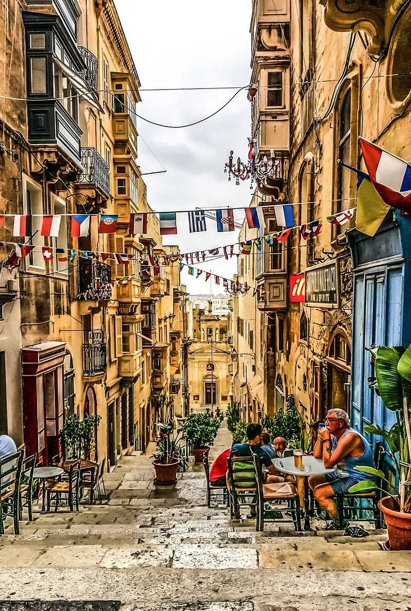 Street Cafés and Alfresco Culture