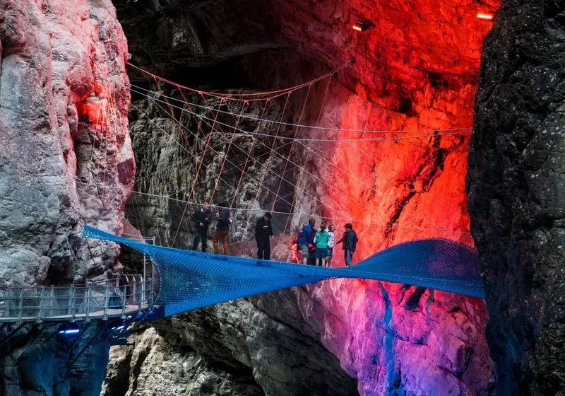 Explore the Glacier Canyon Walk