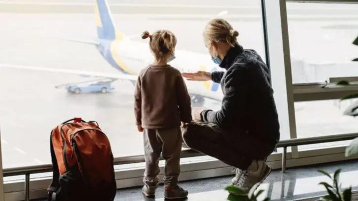 Simple Ways to Keep Kids Entertained on Long Flights and Road Trips