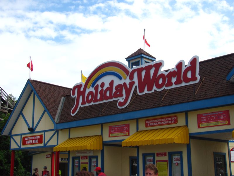 Holiday World & Splashin’ Safari (Santa Claus, Indiana)
