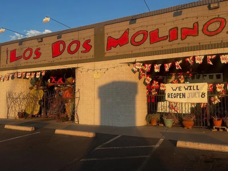 Los Dos Molinos