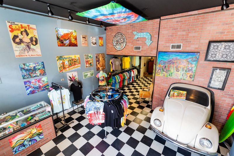 Explore the Shops and Art Galleries in Downtown Fort Myers