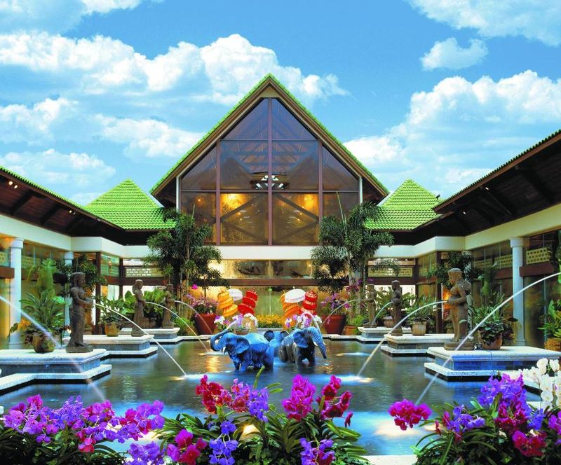 Loews Royal Pacific Resort