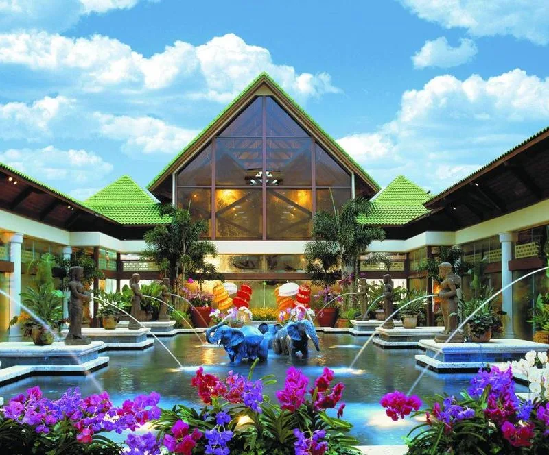 Loews Royal Pacific Resort