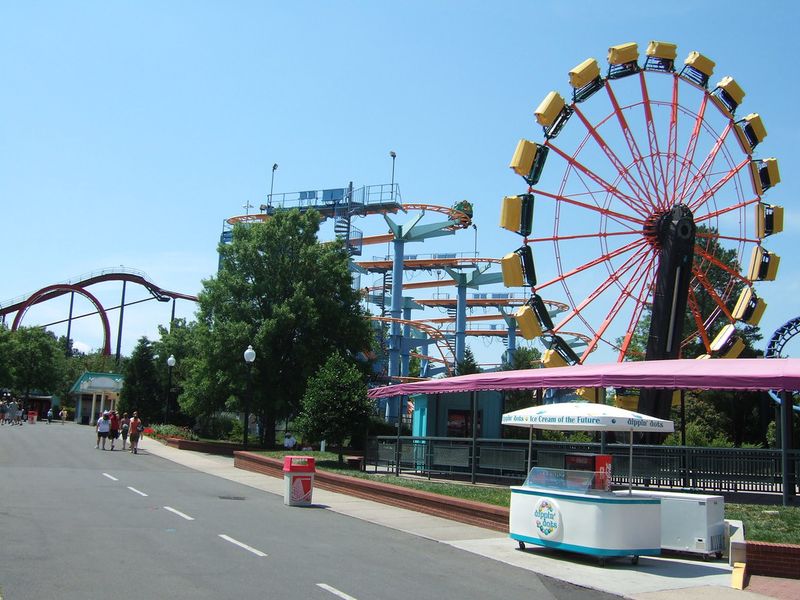 Carowinds (Charlotte, North Carolina)