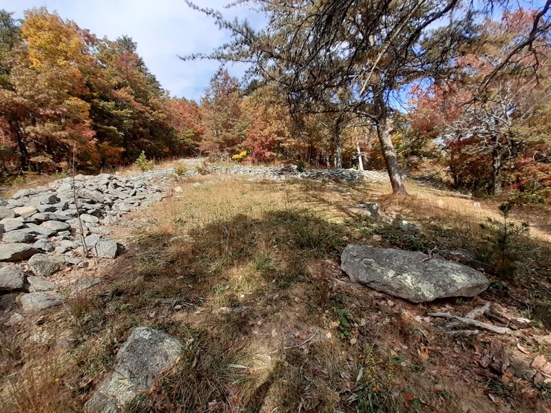A Prehistoric Stone Enclosure with a Natural Venue