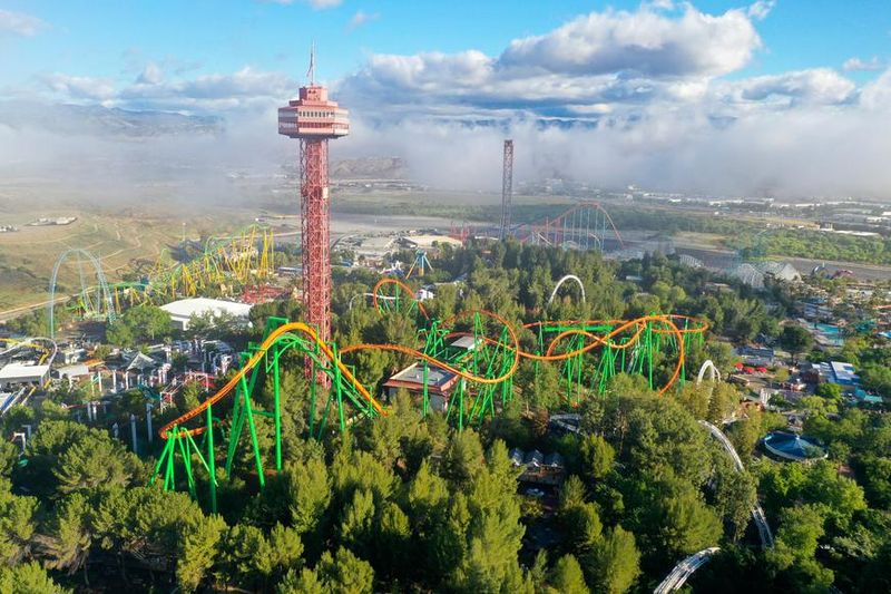 Six Flags Magic Mountain – Valencia, California, USA
