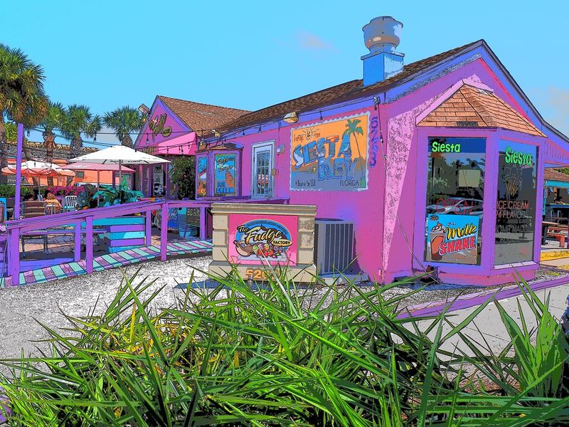Shopping and Dining in Siesta Key Village