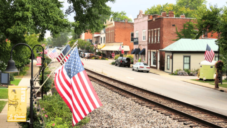 Just outside Louisville, this friendly Kentucky town surprises with art, shops, and a historic rail past
