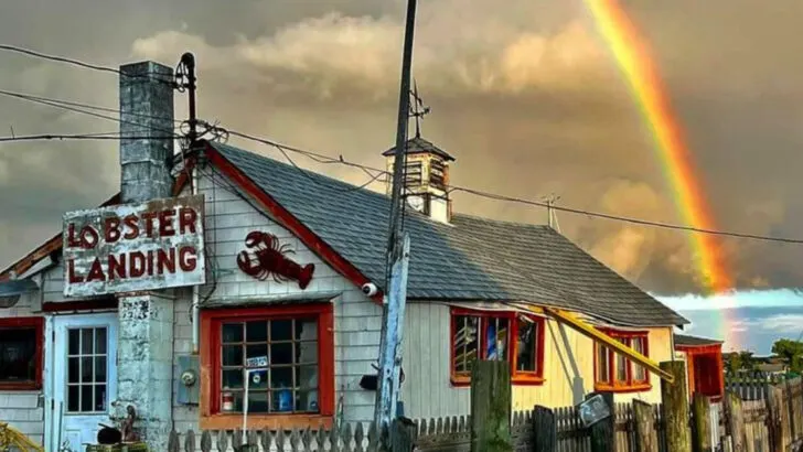 10 Connecticut Seafood Shacks Everyone Seems to Know About Despite No Advertising